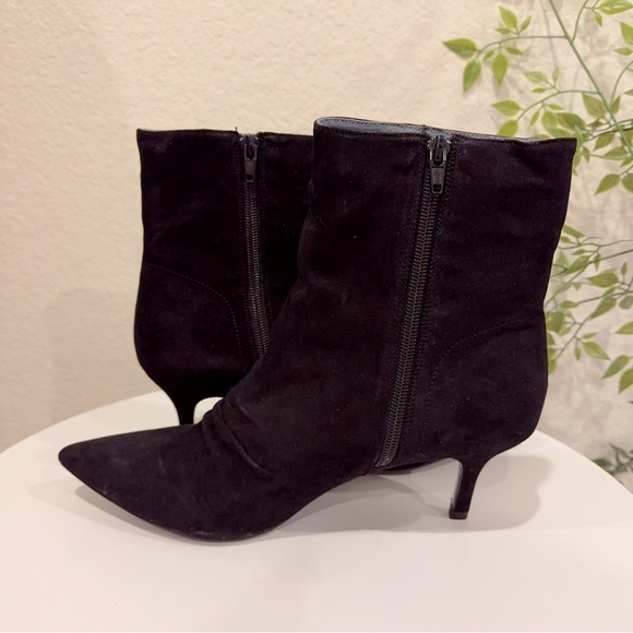 Jaggar Black Pleated Suede Kitten Heel Boots Bootie NIB 39/40 - Picture 11 of 16